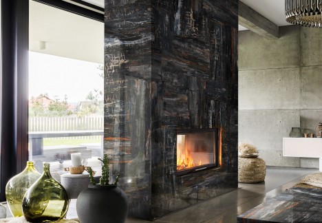 Petrified Wood Black Retro